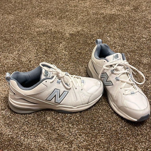 Women's 608 V5 Trainer Sneaker New Balance - Picture 2 of 5